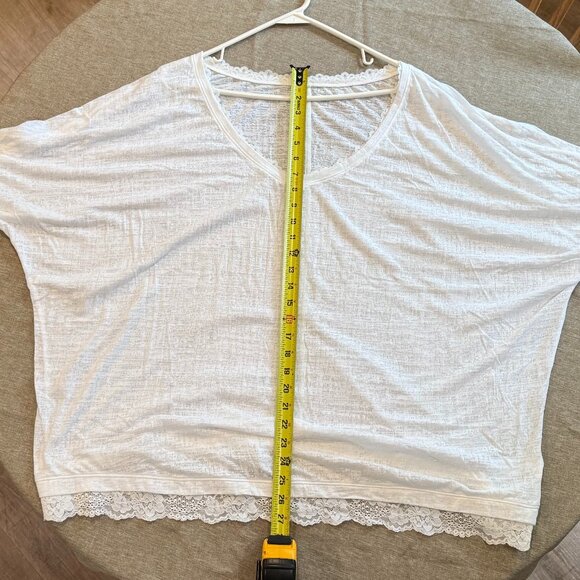 Size 26/28 Lane Bryant Bright White T-Shirt with Lace - Picture 4 of 4